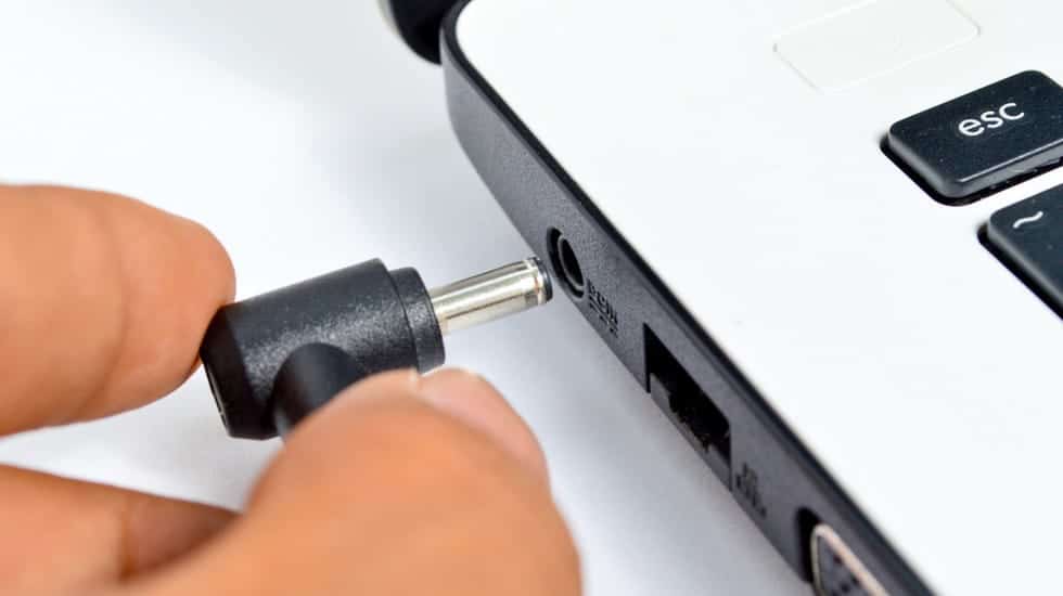 Should I fully charge my laptop before using it? | Best Guide 2020